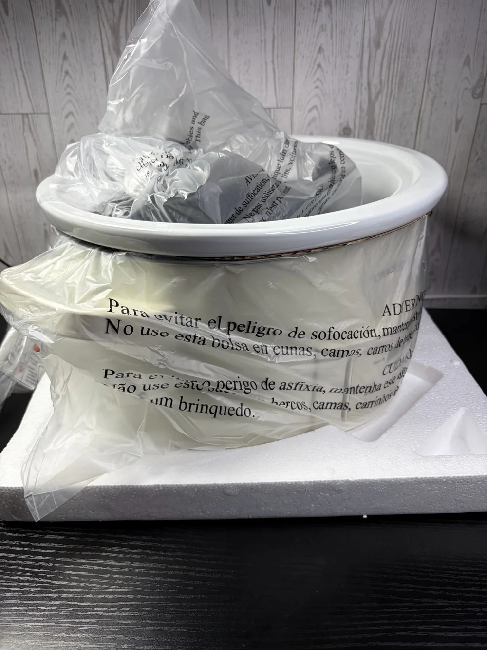 Crock-Pot 7 Qt Oval Slow Cooker - Cream “DAMAGED BOX” COOKER WASN’T AFFECTED